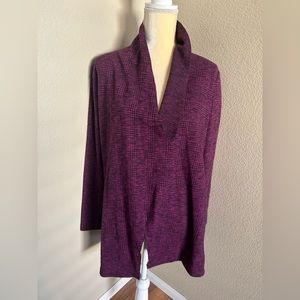 Simply styled sweater size M